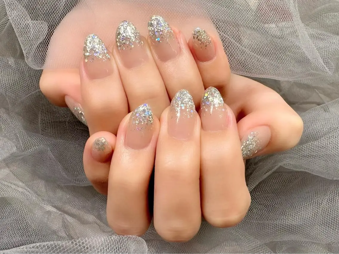 ネイル オーロラネイル ピンク ピンクベージュ シルバー シンプルネイル ハンドネイル Nail Salon KURELLYのネイルデザイン