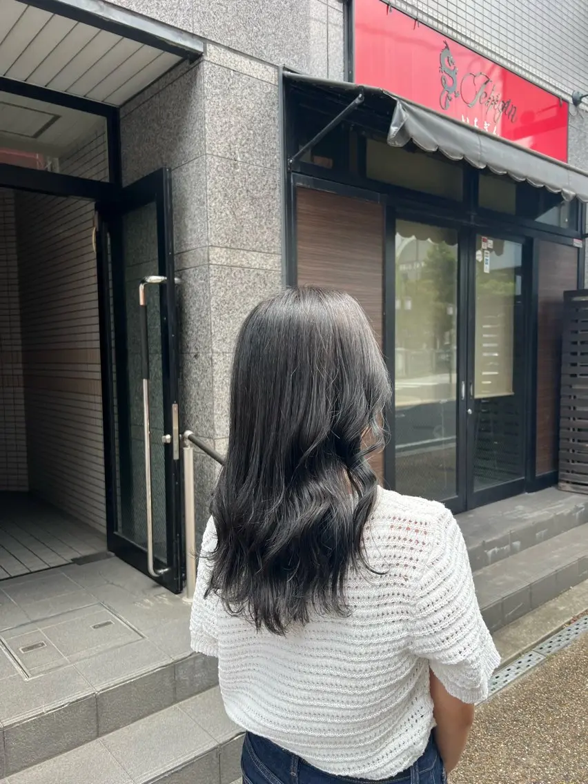 ミディアム ともざねゆか UniQ/岡山駅のヘアスタイル