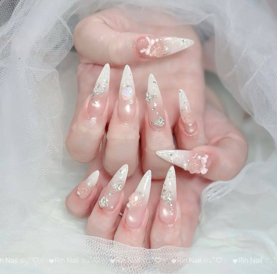 ネイル オーロラネイル チークネイル 桜ネイル クリアネイル ドット ハンドネイル Rin Nail Shinokuboのネイルデザイン