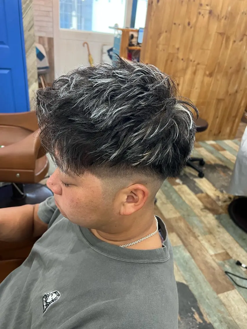 ショート カラー メンズ メンズハイライト デザインカラー ハイライトカラー ハイライト 八尾メンズ特化 スタイリスト竜也のヘアスタイル