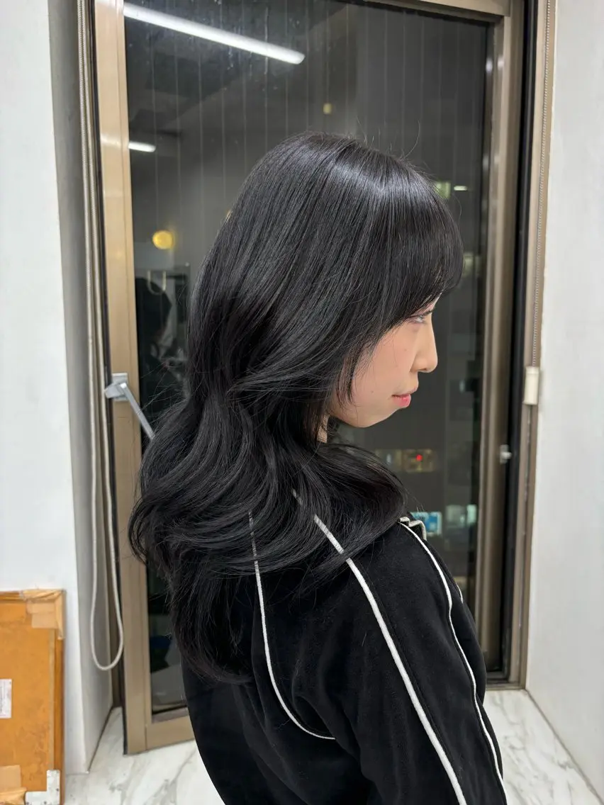 セミロング カラー 抜け感レイヤー︴ ニュアンスカラーのヘアスタイル