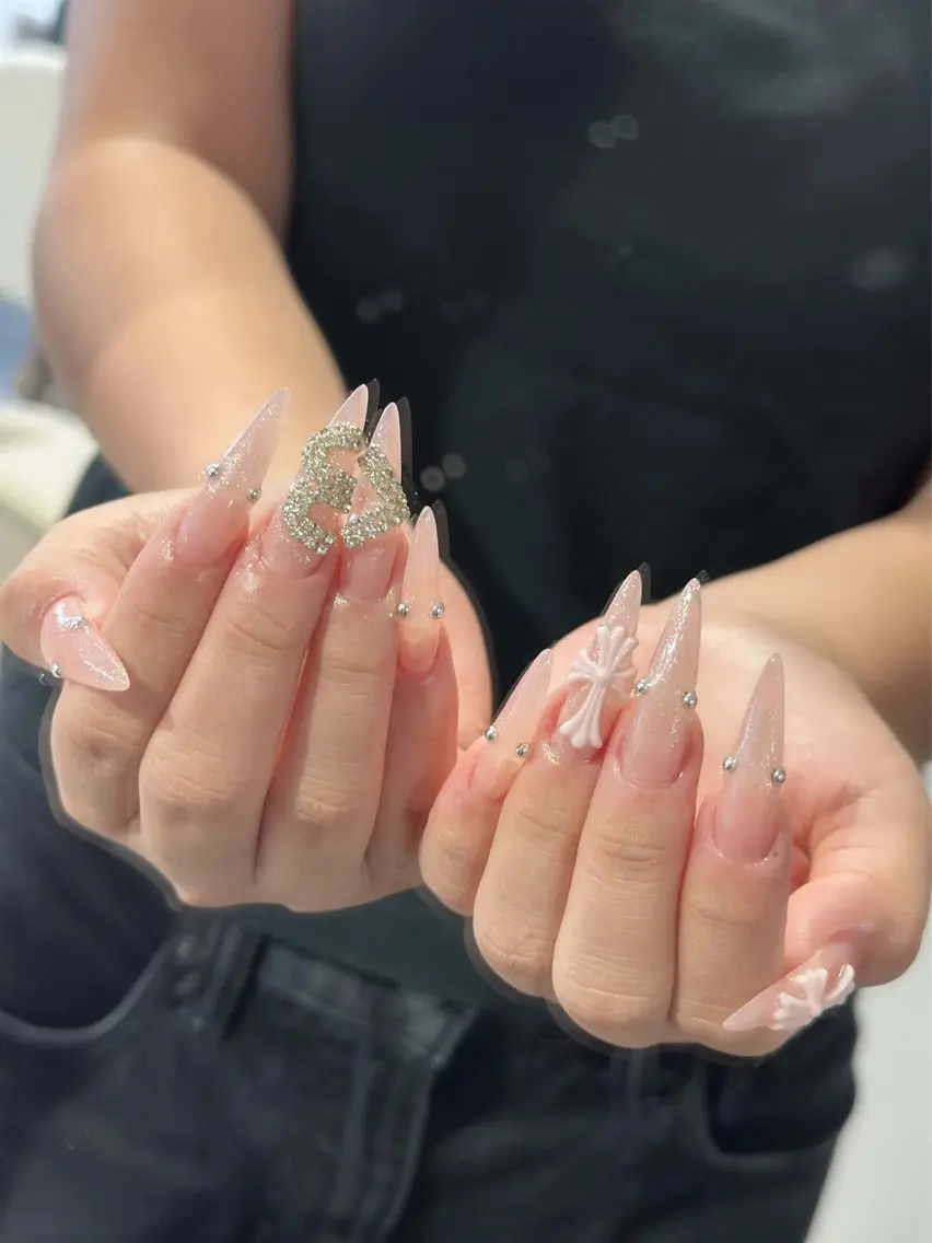ネイル チークネイル ドット フレンチネイル グラデーション ハート ハンドネイル Eli Eli 新宿のネイルデザイン