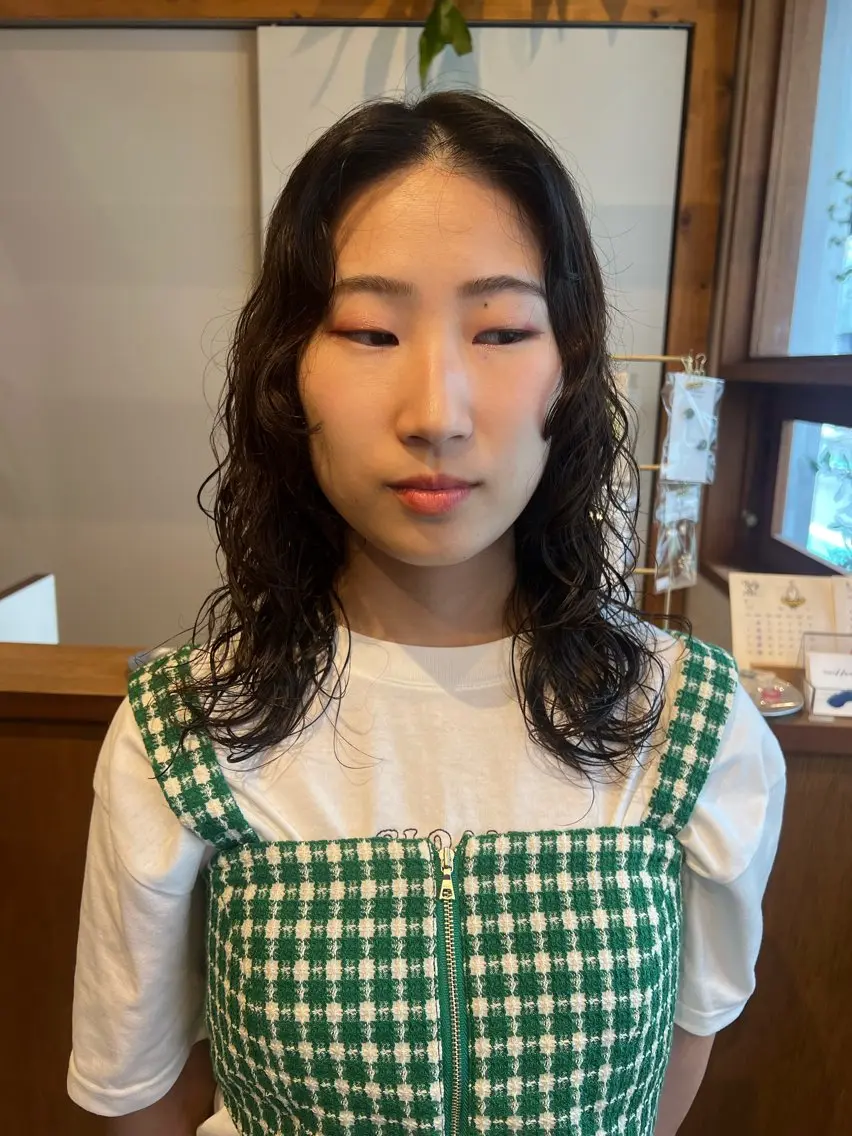 セミロング パーマ セミロングパーマ スパイラルパーマ パーマ トリートメント ENIF 大島 芽生のヘアスタイル
