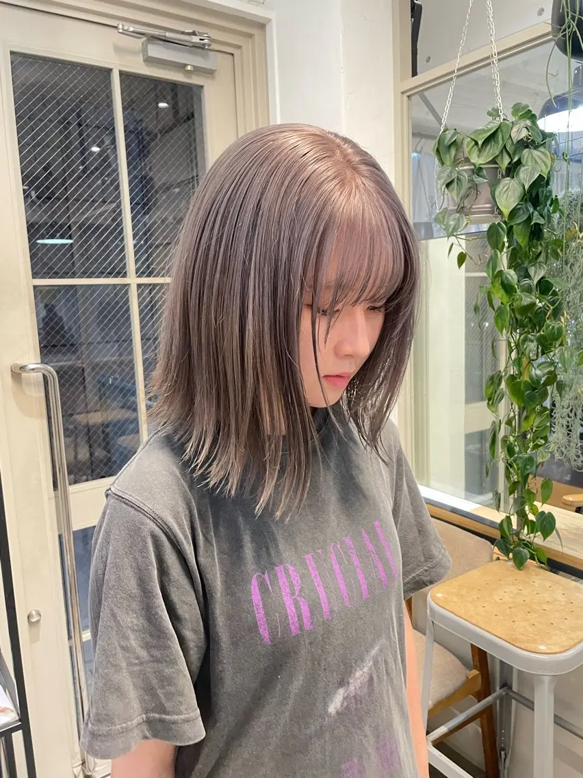 ミディアム カラー カット ヘアカラー トリートメント ミルクティー× グレージュMOMOのヘアスタイル