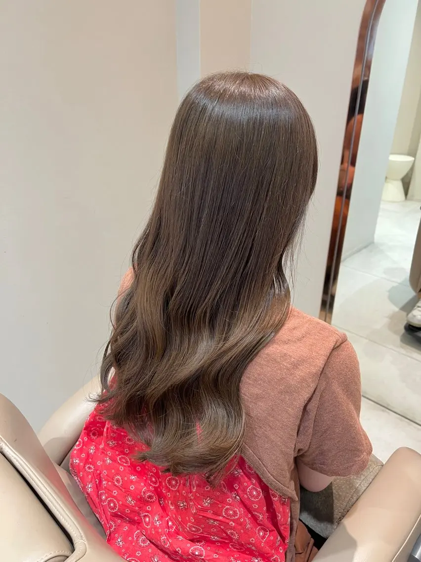 ロング カラー ベージュカラー ブラウンカラー ブラウンベージュ カット ヘアカラー トリートメント THINK SHOP sakiのヘアスタイル