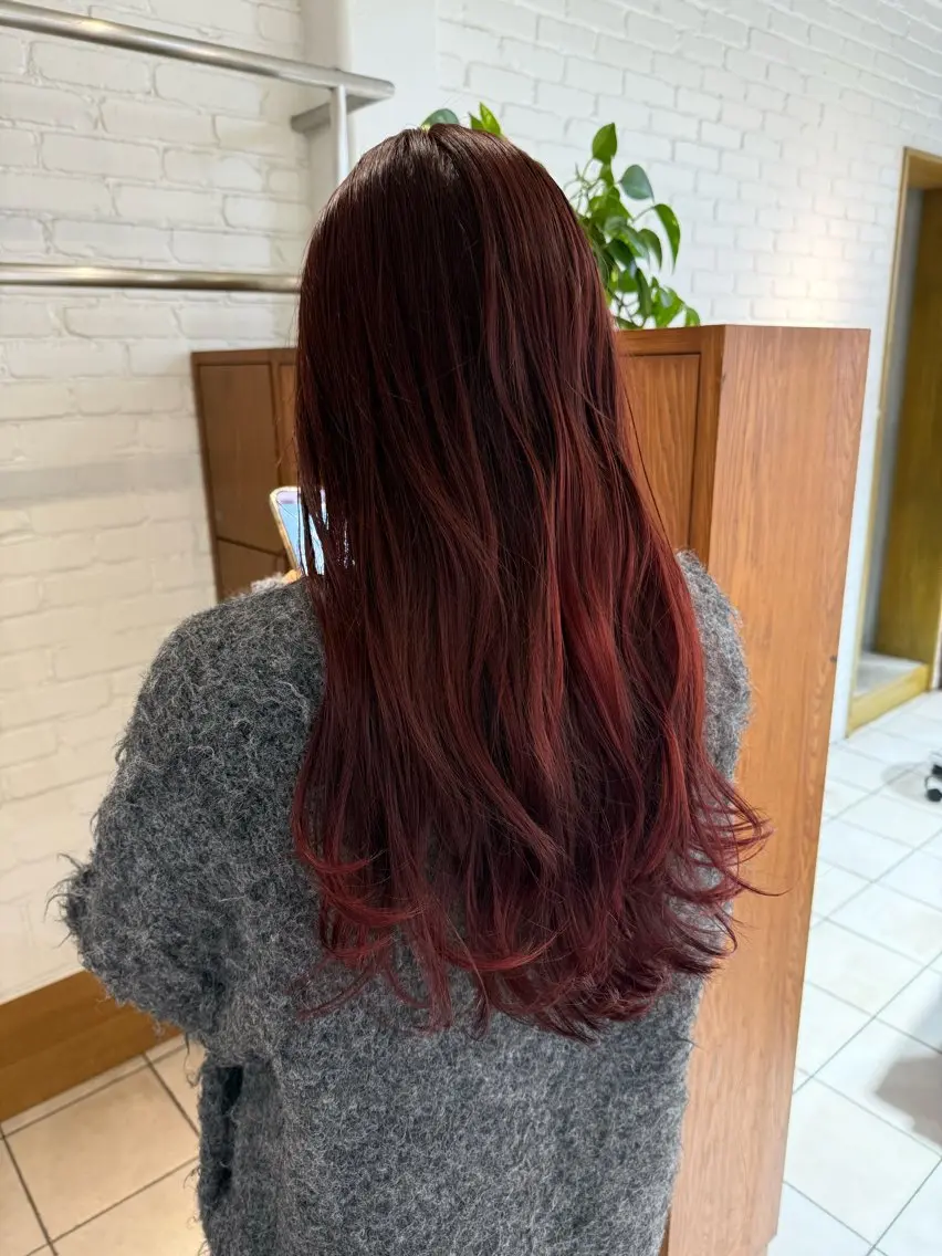 ロング カラー ブリーチ ブリーチなしカラー レッドカラー 🌟デザインカラー 🌟コノミ🌟のヘアスタイル