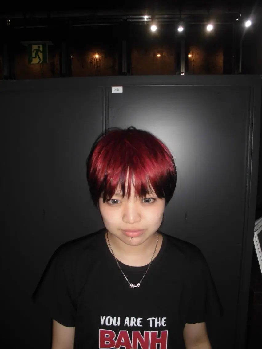 ショート パープルカラー ヘアカラー 三浦 瑠音のヘアスタイル