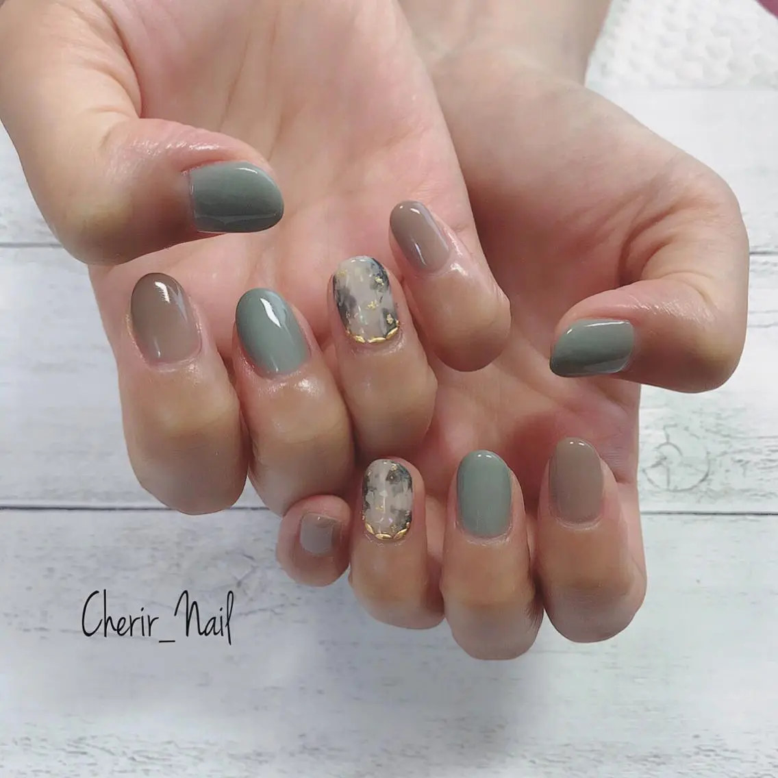 ネイル アートネイル べっ甲ネイル ブラウン カジュアル グリーン Cherirnail kaoriのネイルデザイン