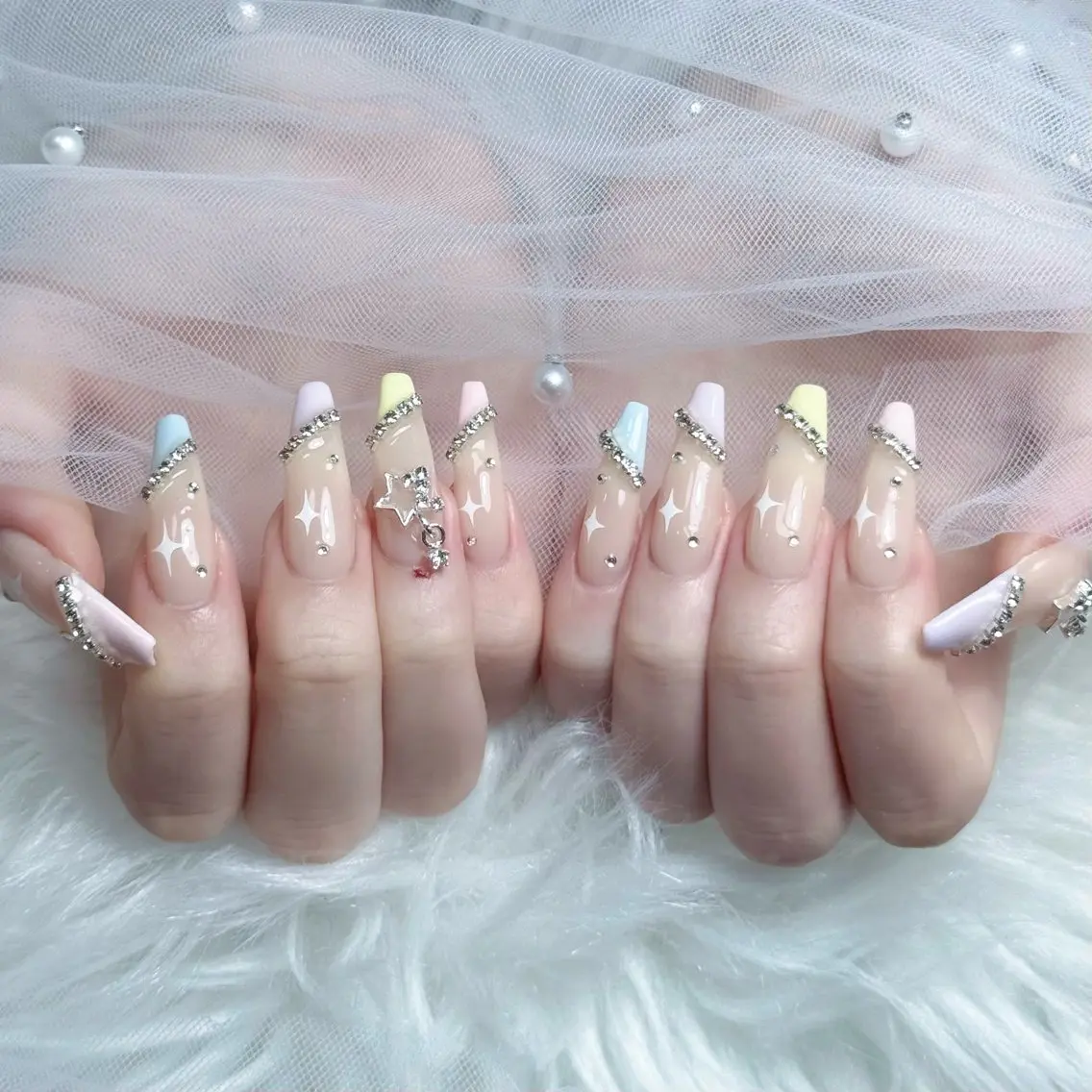 ネイル フレンチネイル ジェルネイル キラキラネイル 韓国ネイル マグネットネイル Julli NailStudioのネイルデザイン