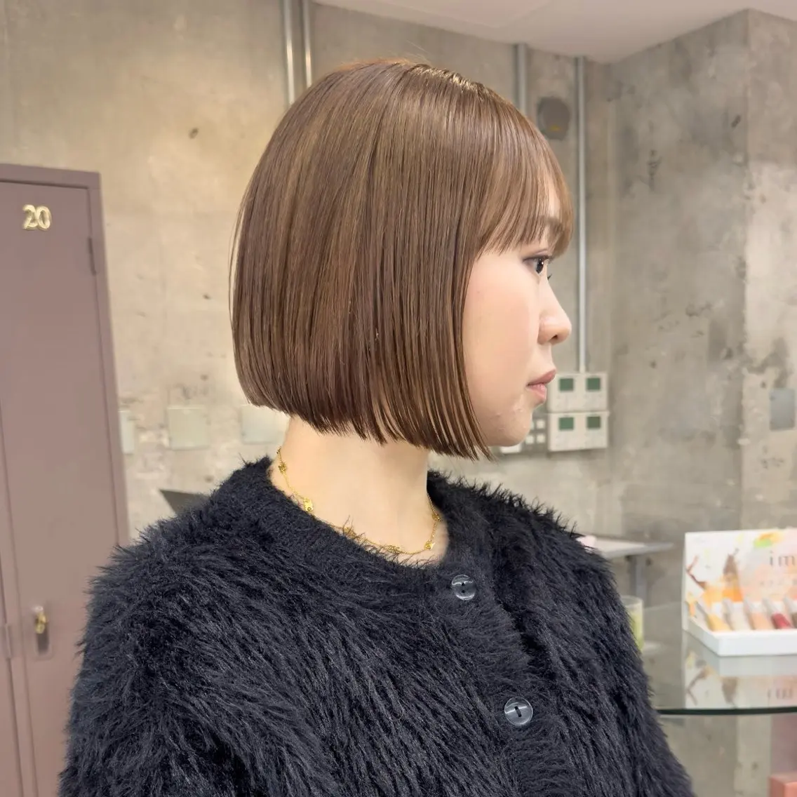 ミディアム カラー ブリーチ ブラウンカラー 透明感カラー ブリーチなしカラー カット ヘアカラー 岡本康平/ケアブリ ーチ/小顔カットのヘアスタイル