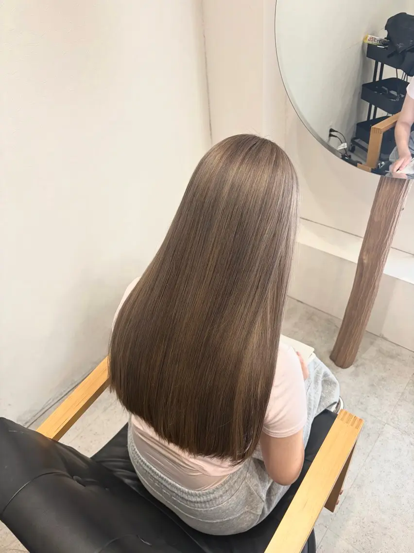 カラー ブリーチ 透明感カラー グレージュ ミルクティーグレージュ ブリーチカラー 🦋RANA🦋のヘアスタイル