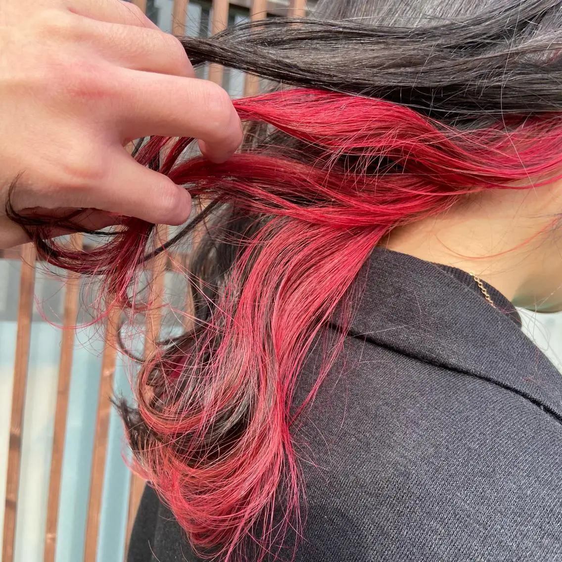 セミロング カラー レッドカラー カット ヘアカラー 💜推しインナー カラー/菊池柊真💜のヘアスタイル