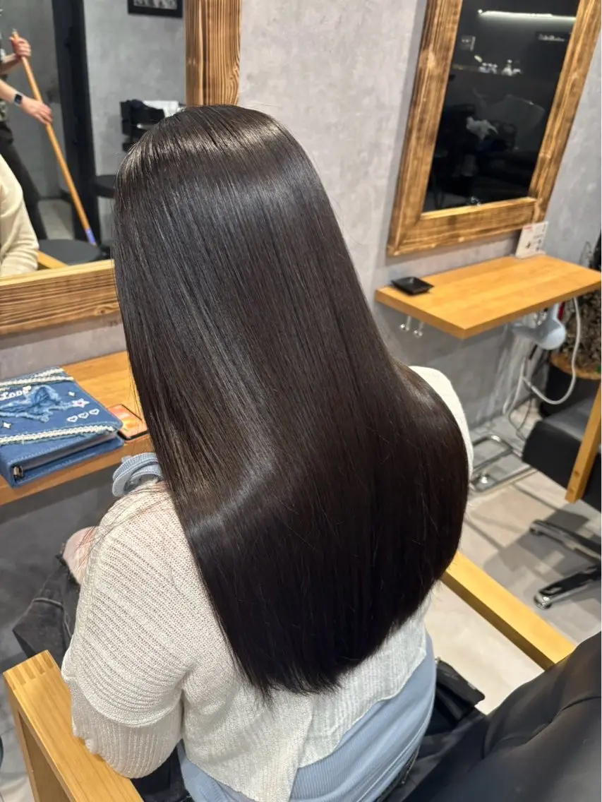 【梅雨前限定クーポン！】🌱縮毛矯正🌱広がりを抑える艶髪に✨トリートメント付き🙆‍♀️の写真