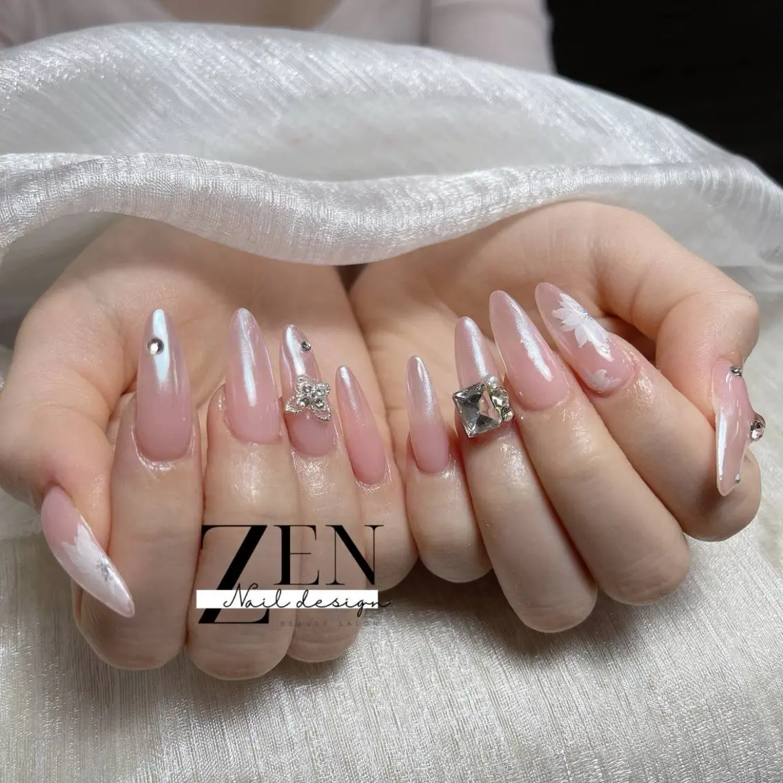 ネイル チークネイル フレンチネイル ジェルネイル 韓国ネイル マグネットネイル ハンドネイル Zen Nail Design 池袋のネイルデザイン