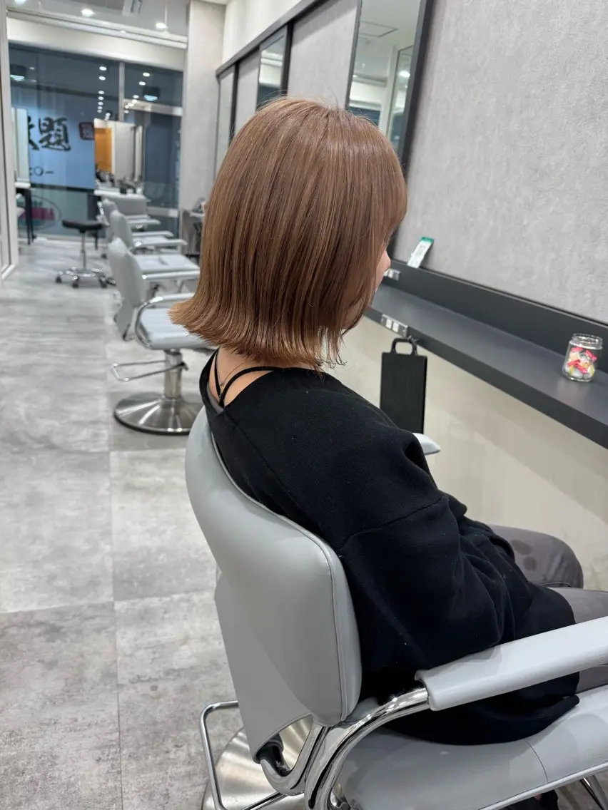 ミディアム カット ヘアカラー トリートメント RAISE by_WHITEのヘアスタイル