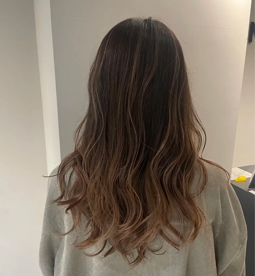 ミディアム カラー バレイヤージュ レイヤーカット ブリーチ👩‍🦳/ ‪✂︎MANAMIのヘアスタイル