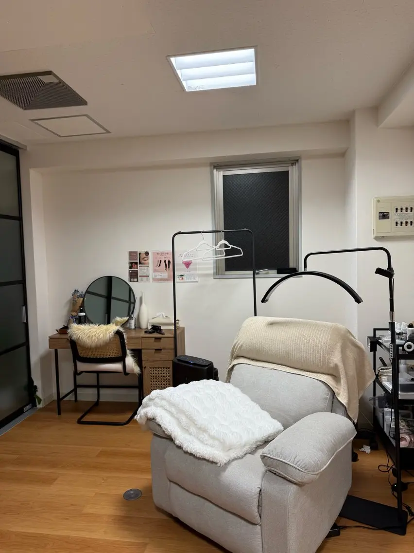 アイブロウ ワックス脱毛 smoky bee｜ HBL/似合わせ眉の眉毛・アイブロウイメージ