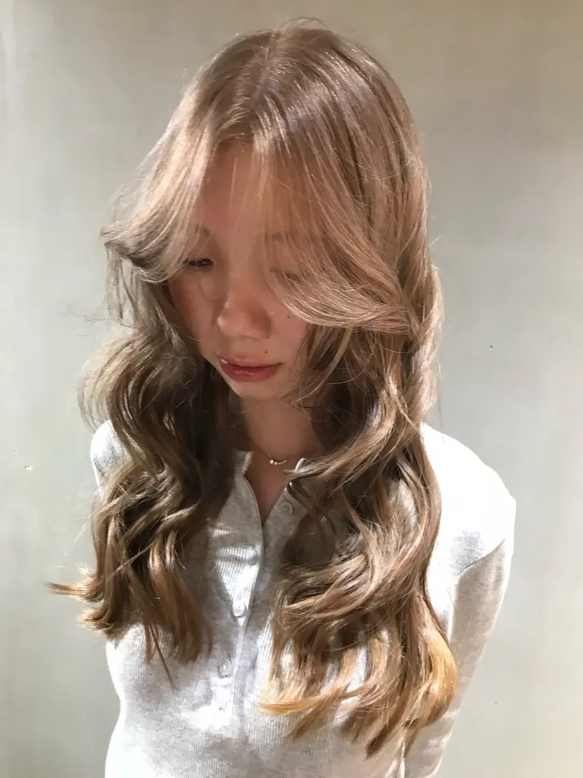 ロング カラー ヘアカラー fev Rionのヘアスタイル