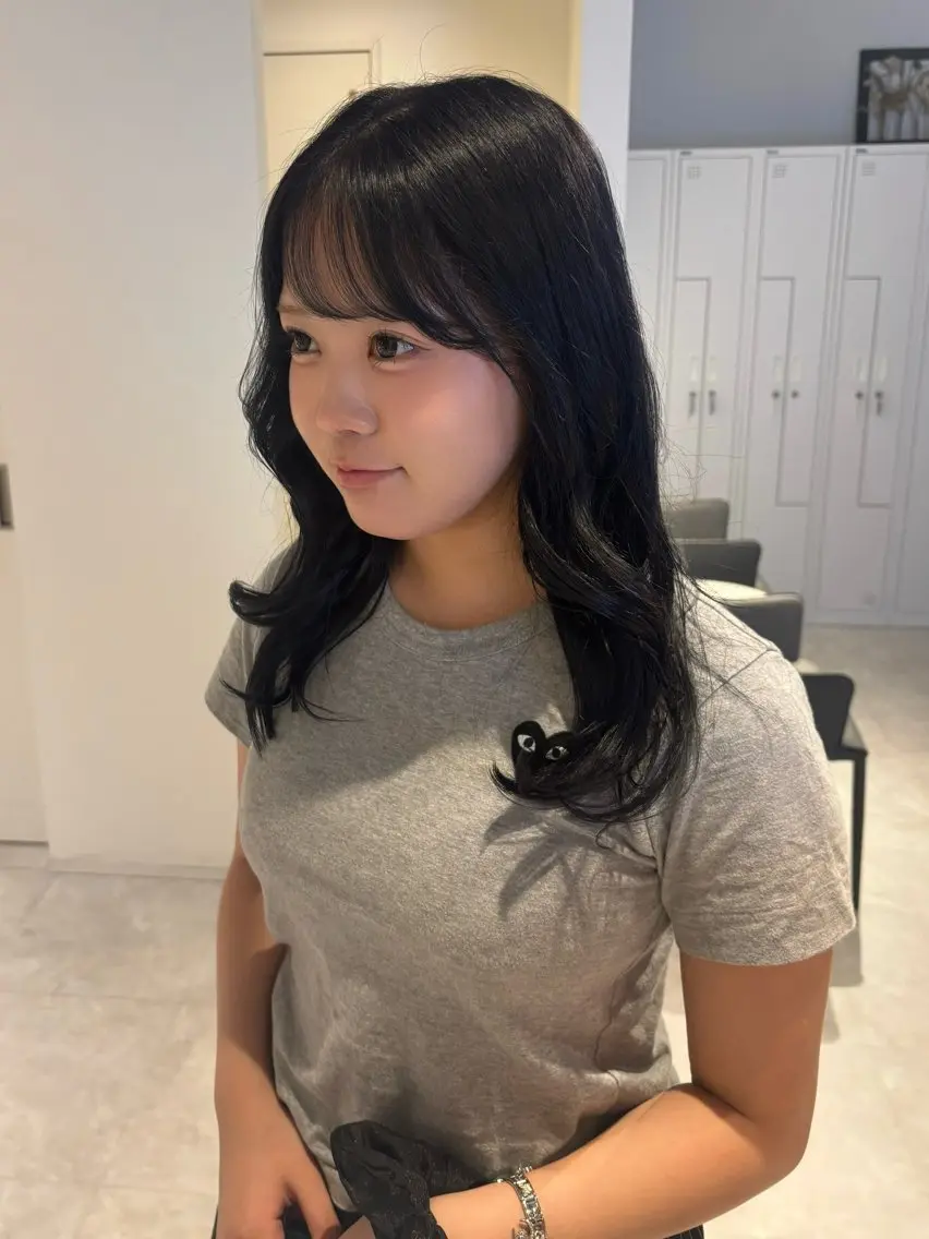 カラー ブルーカラー ブルーグレー ブルーグレージュ グレージュ ヘアカラー トリートメント 藤井 日向のヘアスタイル