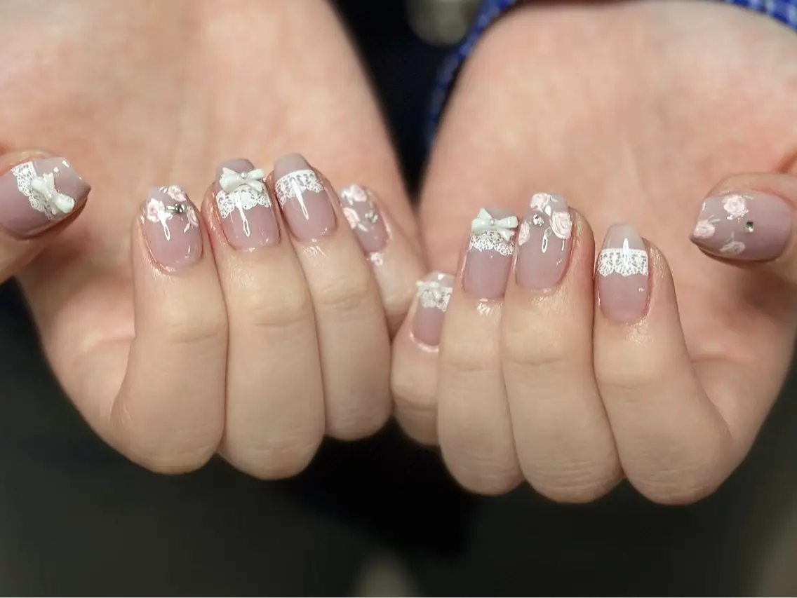ネイル アートネイル オーロラネイル チークネイル フレンチネイル ガラスフレンチ 🎀YooLi Nail salonのネイルデザイン