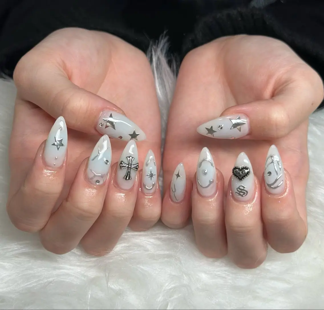 ネイル オーロラネイル フレンチネイル ジェルネイル ハロウィン キラキラネイル H.baby Nail Salonのネイルデザイン
