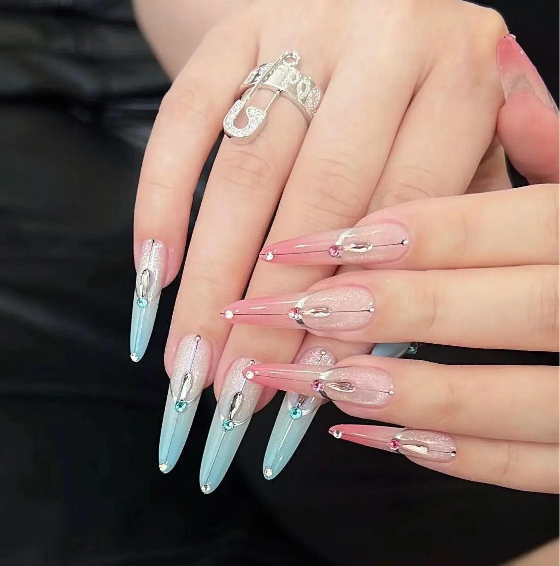 ネイル オーロラネイル フラワーネイル フットネイル フレンチネイル ジェルネイル ハンドネイル BabyYouMi nailのネイルデザイン
