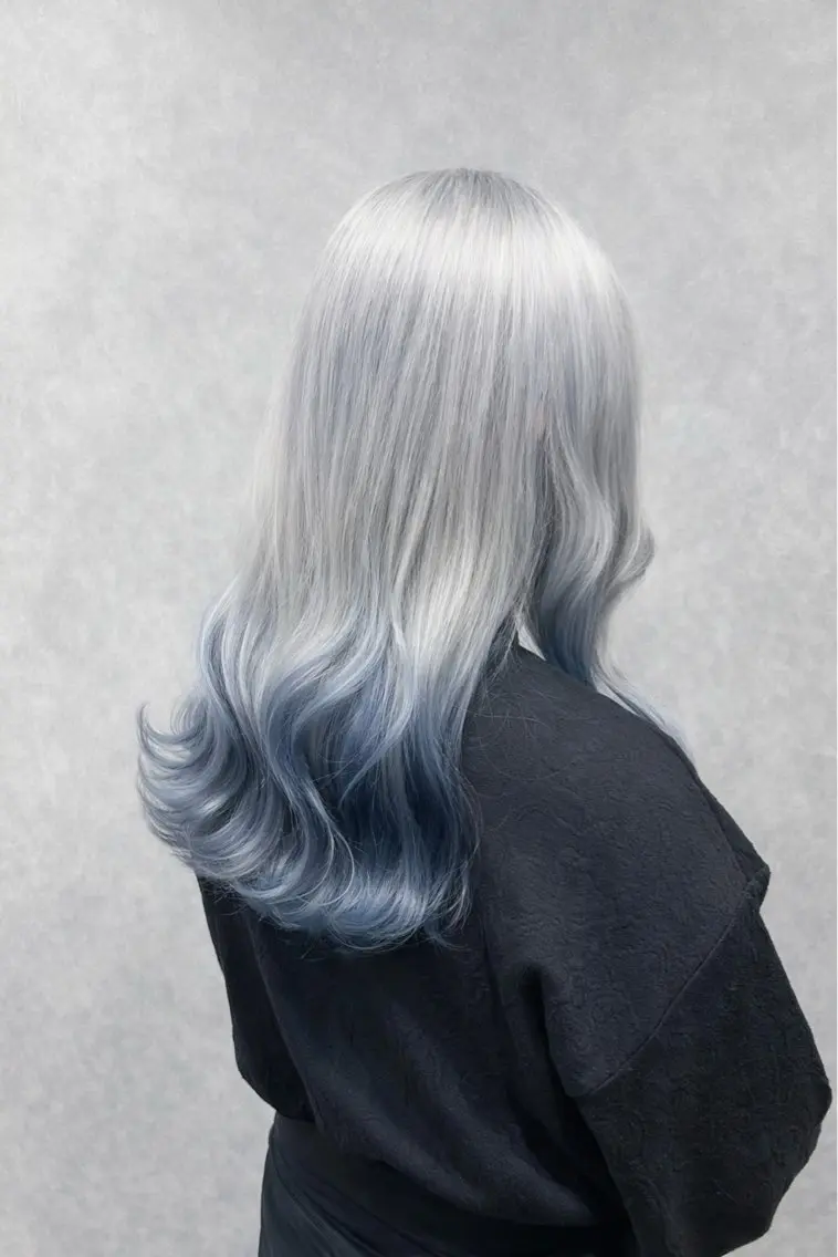 ロング カラー ブリーチ 透明感カラー シルバー ホワイトシルバー ヘアカラー トリートメント ミルクティー職人× HIROSEのヘアスタイル