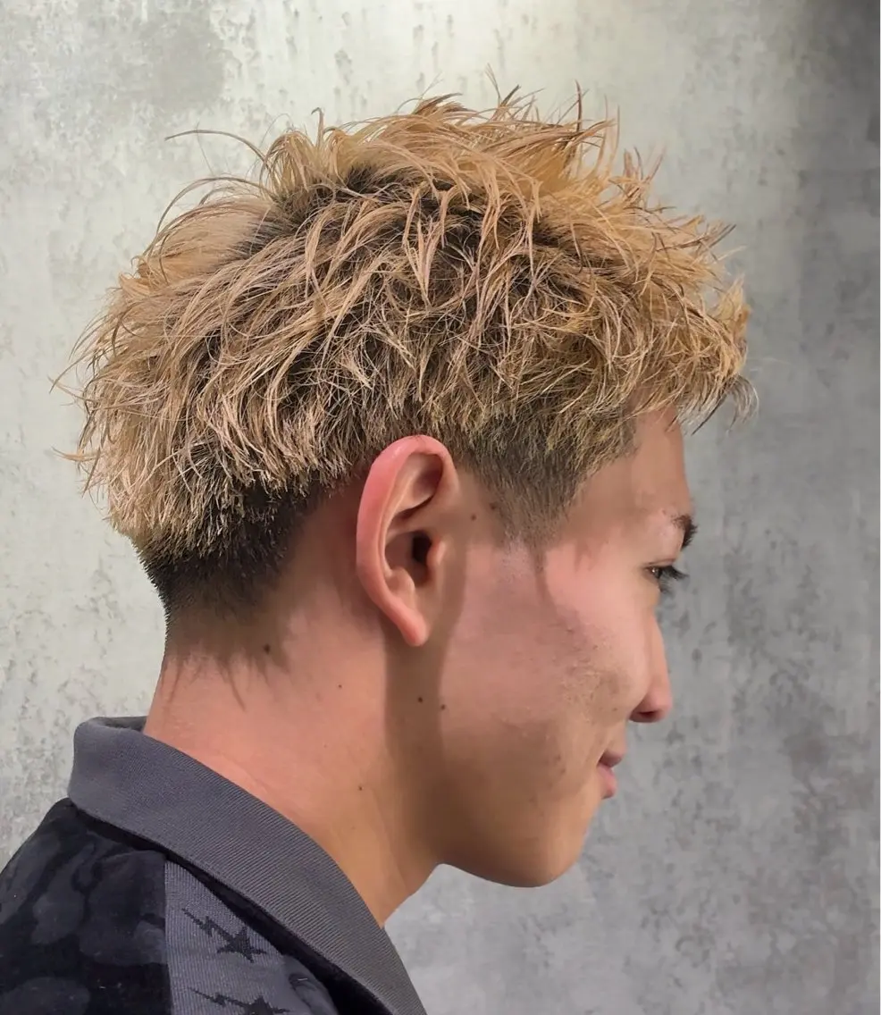 抜きっぱなしスパイキーショート【カット+ブリーチ】の写真