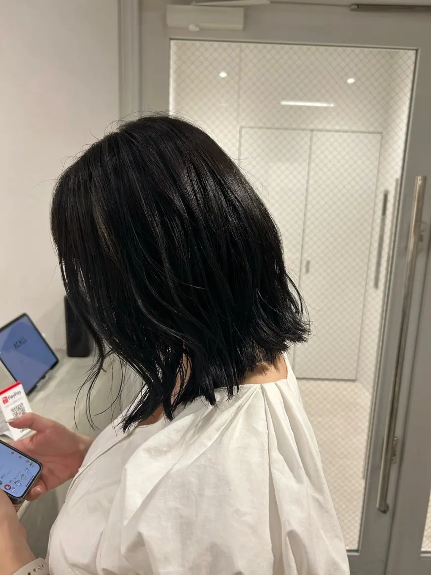 ミディアム カラー ブラウンカラー オリーブグレー ボブ 外ハネヘア カット ヘアカラー トリートメント ヘッドスパ SALOWIN栄 三丁目 木戸里実のヘアスタイル
