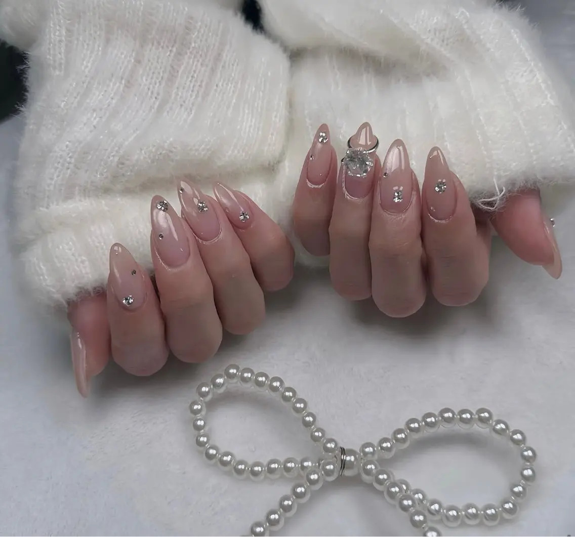 セミロング 韓国風ヘア ハンドネイル Aila Nail HanChanのネイルデザイン