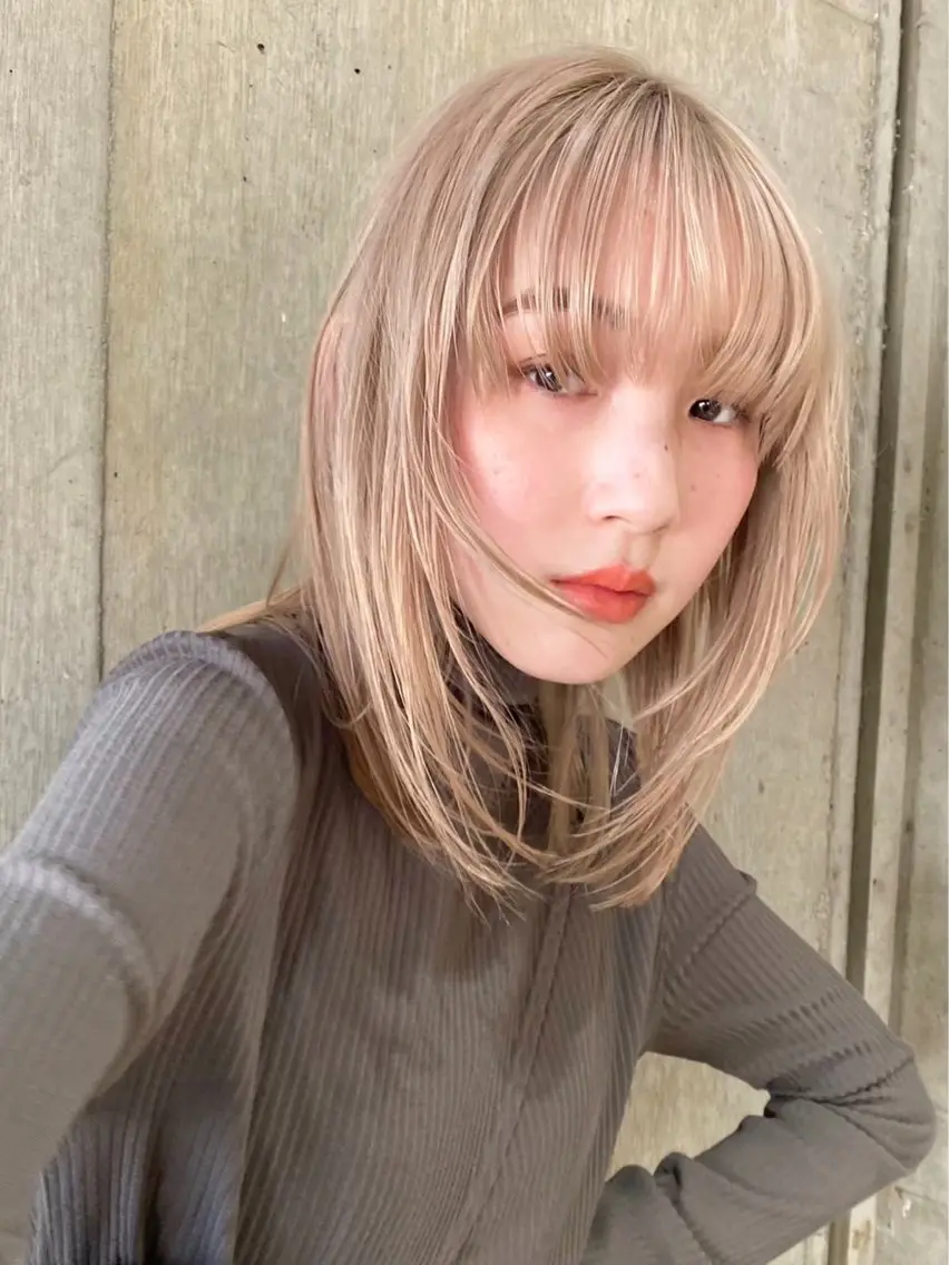 ミディアム カット ツヤ髪ミルクティー ベージュ🪽/三藤のヘアスタイル