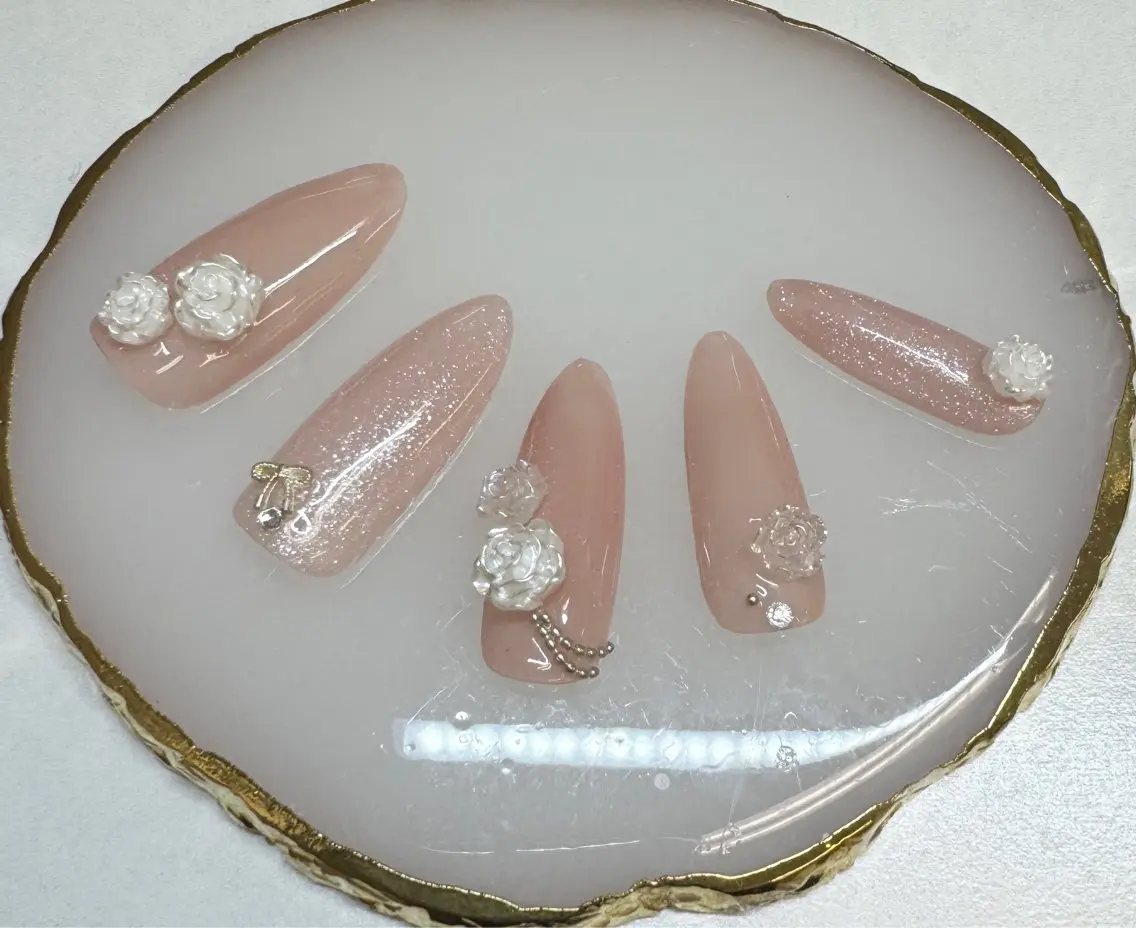 ネイル フットネイル フレンチネイル ジェルネイル ガラスフレンチ キラキラネイル Queeens nailのネイルデザイン