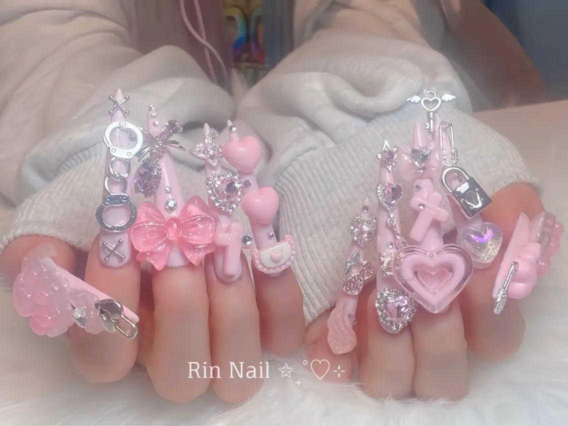 ネイル オーロラネイル チークネイル 桜ネイル クリアネイル ドット ハンドネイル Rin Nail 新大久保店のネイルデザイン