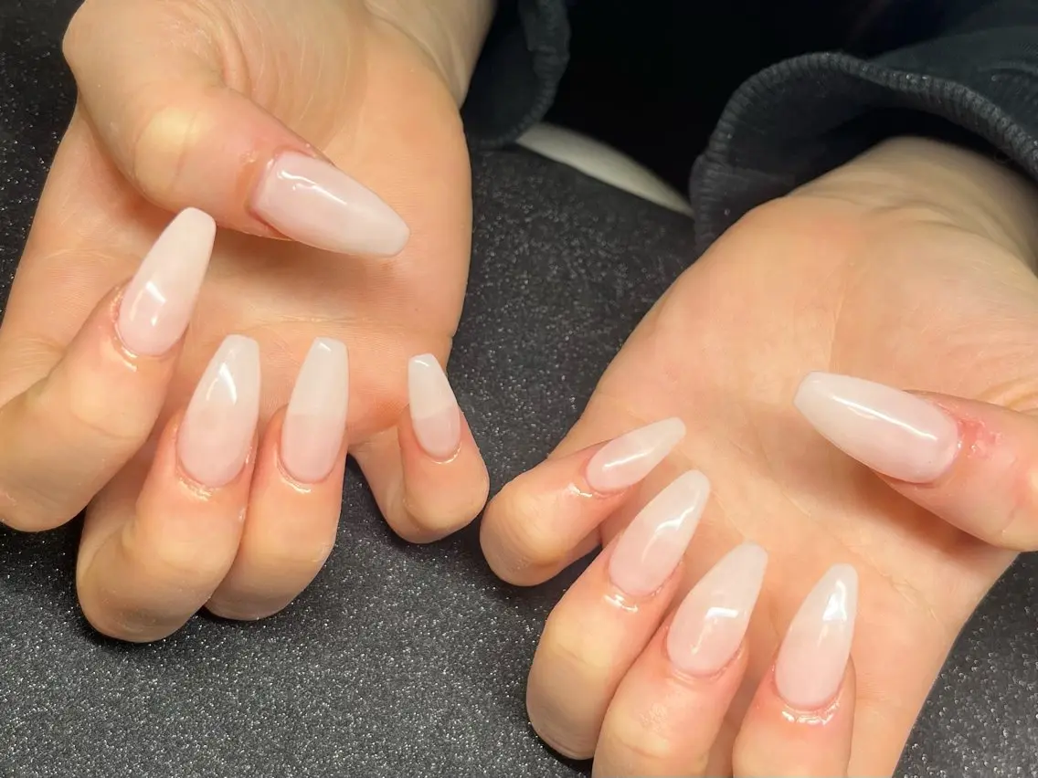 ネイル ホワイト ハンドネイル Chika .のネイルデザイン