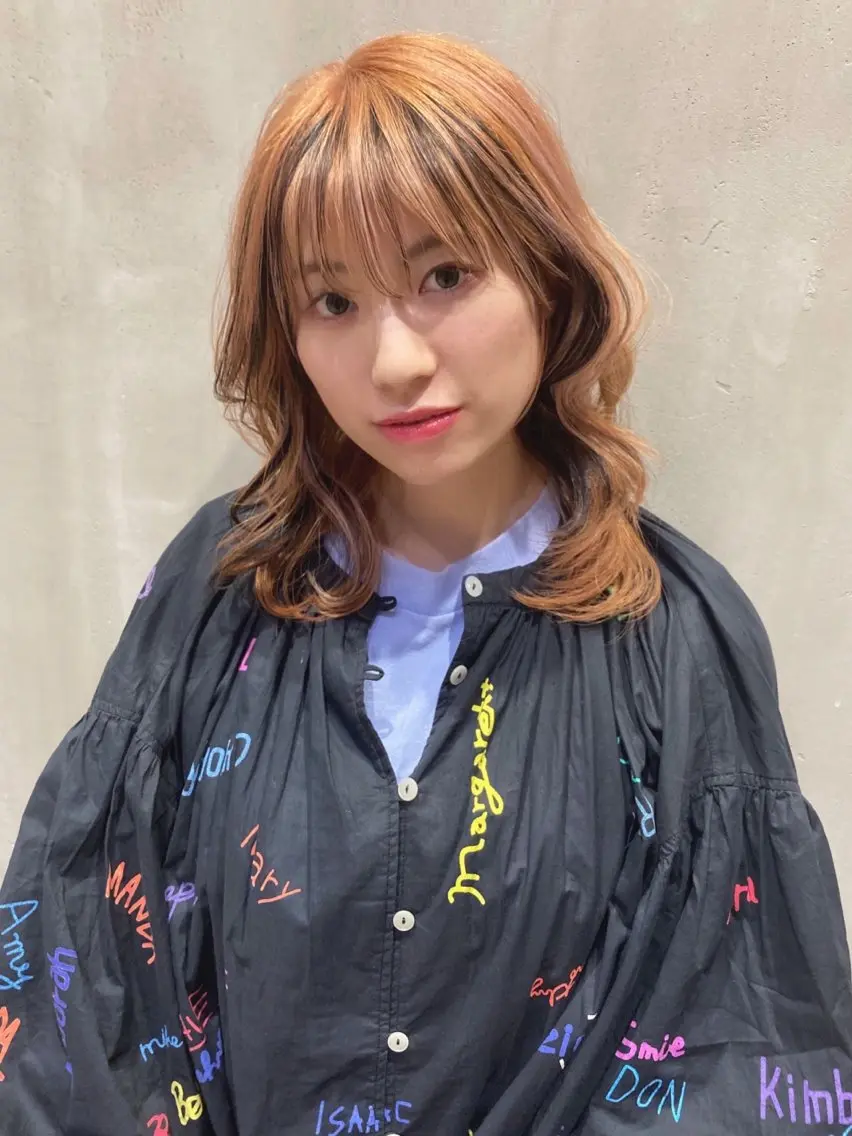セミロング あやかショート 白髪ぼかしのヘアスタイル