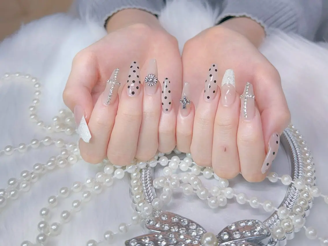 ネイル ジェルネイル 韓国ネイル マグネットネイル 持ち込み オフィスネイル ハンドネイル GOHOUBI Nail 心斎橋店のネイルデザイン