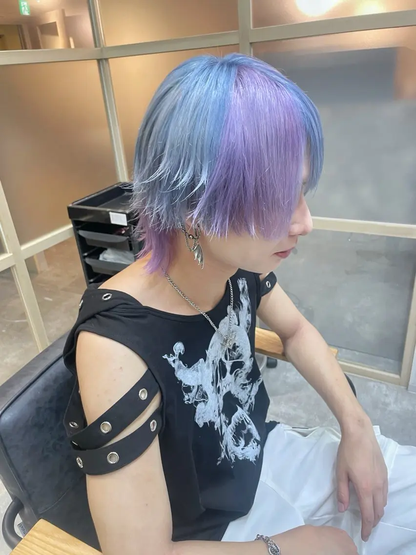 ミディアム カラー メンズ メンズウルフカット デザインカラー ウルフカット ☁️ケアブリーチ￤ ウルフ￤Shioriのヘアスタイル
