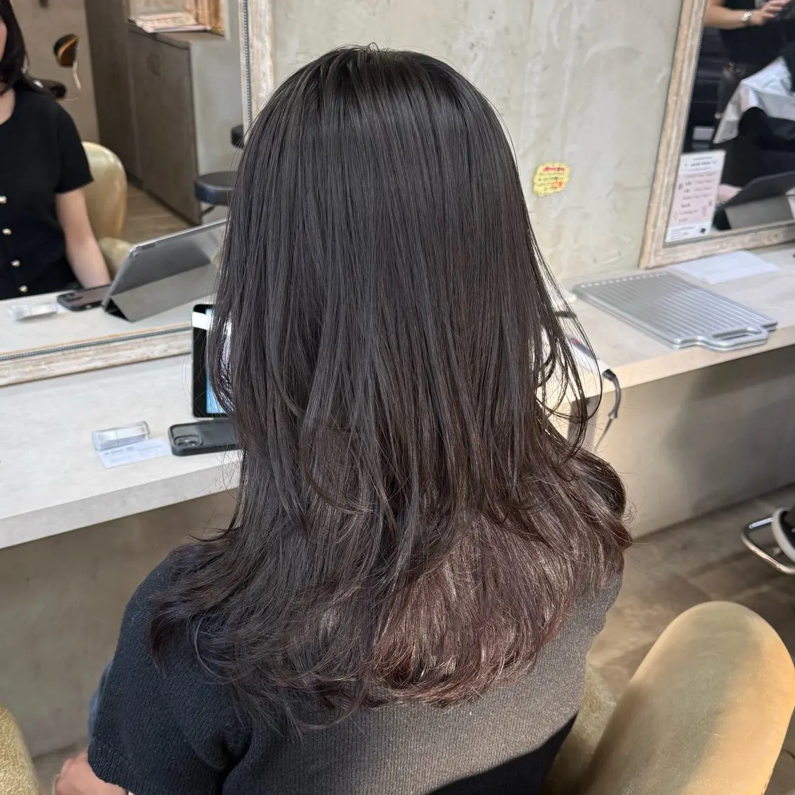 セミロング レイヤーカット カット Blast Erikaのヘアスタイル