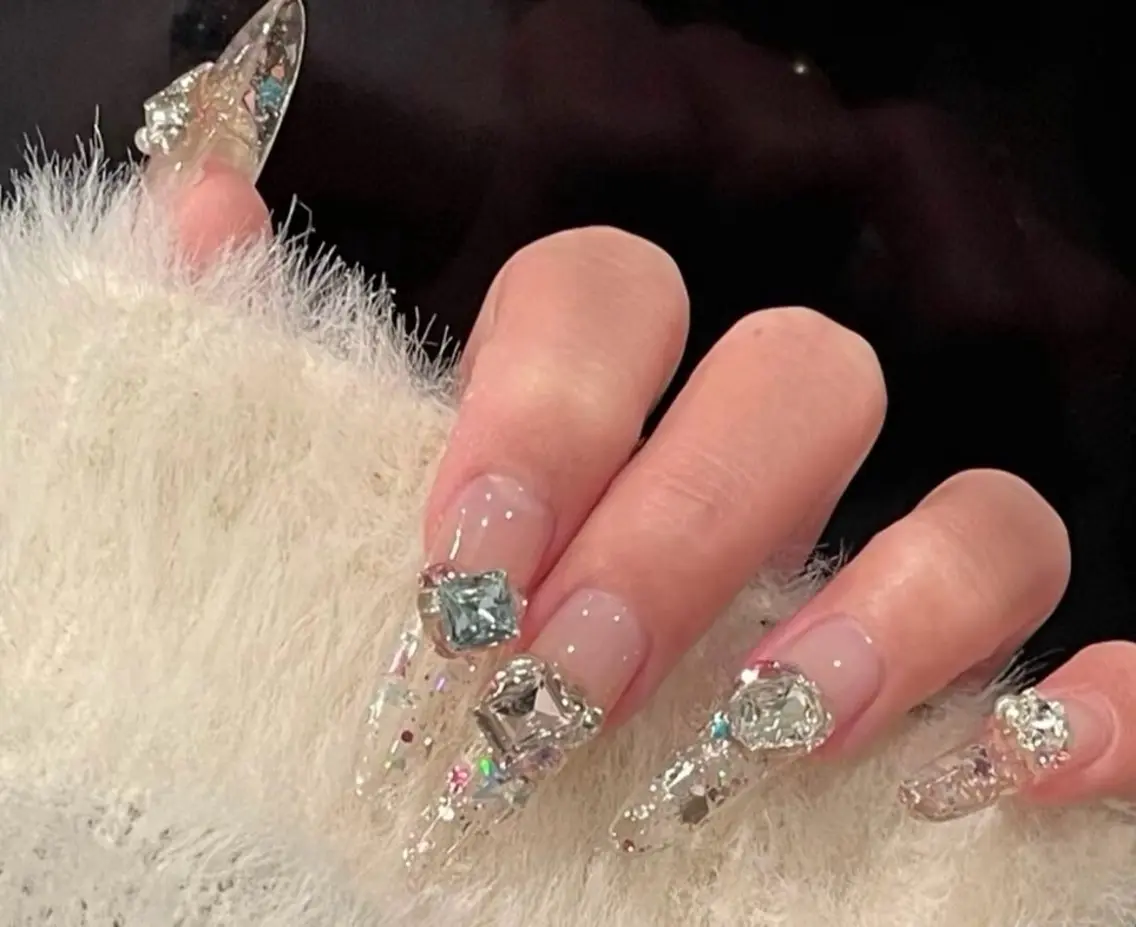 ネイル チークネイル 長さ出し フラワーネイル フレンチネイル ガーリー sun nail池袋 モデル募集のネイルデザイン