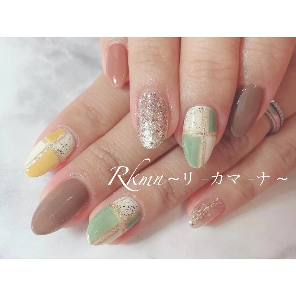ネイル アートネイル ブラウン グリーン ラメ(グリッター) ピンク ハンドネイル フットネイル ハンドケア Rkmn ~リ-カマ-ナ~のネイルデザイン