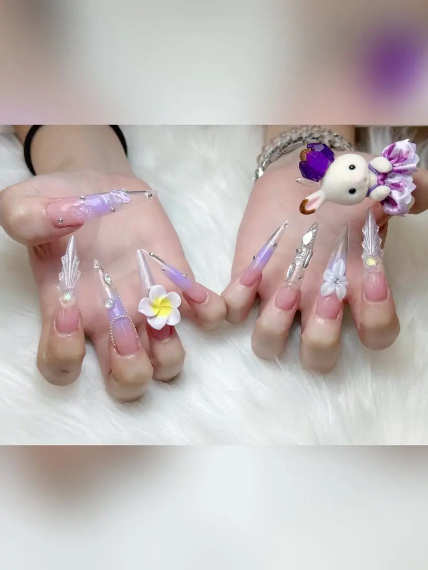 セミロング 韓国風ヘア ハンドネイル ビン アンのネイルデザイン