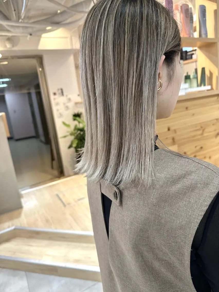 ミディアム カラー バレイヤージュ ブリーチ レイヤーカット カット ヘアカラー トリートメント ヘッドスパ 木下大地 HAIR Oneのヘアスタイル