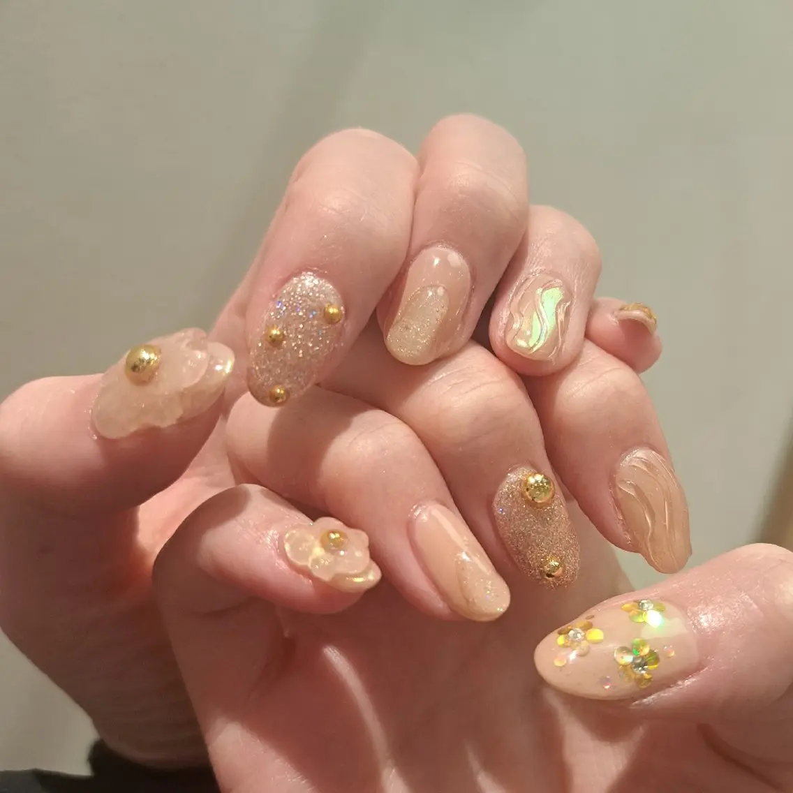 ネイル アートネイル ジェルネイル キラキラネイル 持ち込み ぷっくりネイル ハンドネイル Nail mood デザイン持ち込みokのネイルデザイン
