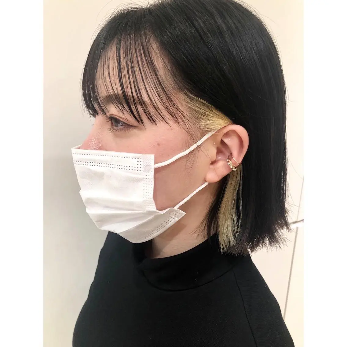 ショート カラー 切りっぱなしボブ 抜きっぱなしブロンド ブロンド インナーカラー ボブ 推しカラー✨ オタク美容師ユウカのヘアスタイル