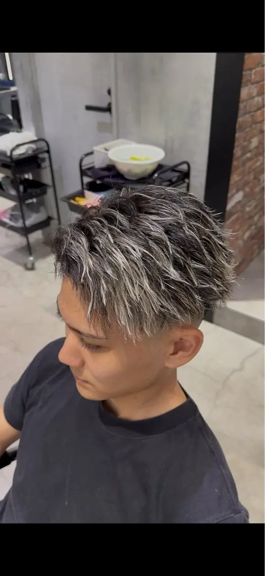 ショート カラー パーマ ハイトーンカラー メッシュ ショートヘア ミヤモト ダイキのヘアスタイル
