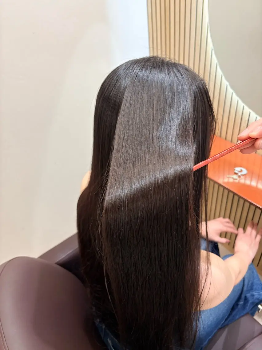 ロング カラー ヘアアレンジ ブリーチ 透明感カラー ブリーチなしカラー くびれヘア 顔まわりレイヤー カット 縮毛矯正 トリートメント 2ヶ月も綺麗に /星野六三四のヘアスタイル