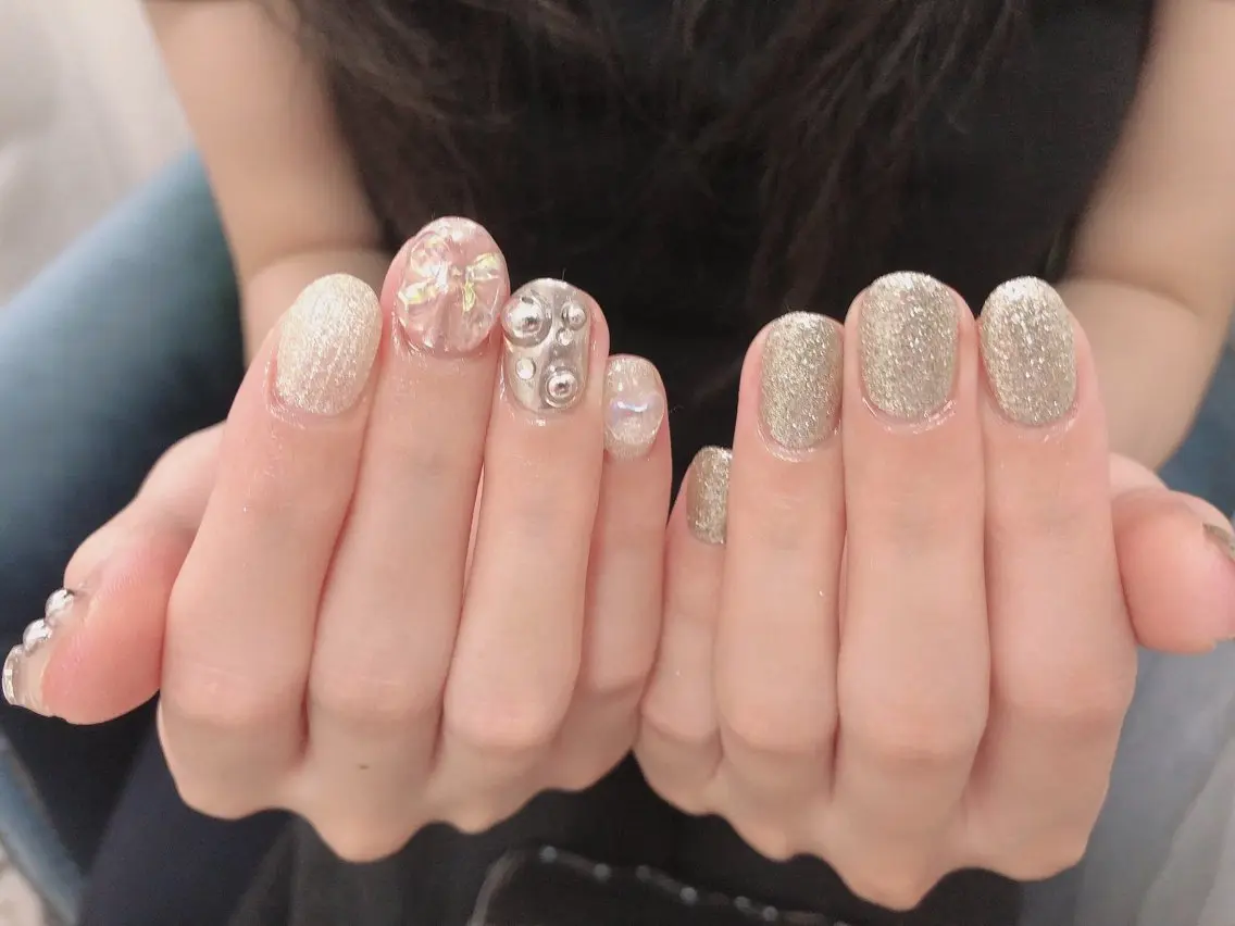 ネイル アートネイル クリアネイル 持ち込み ニュアンスネイル シルバー mano nella manoのネイルデザイン