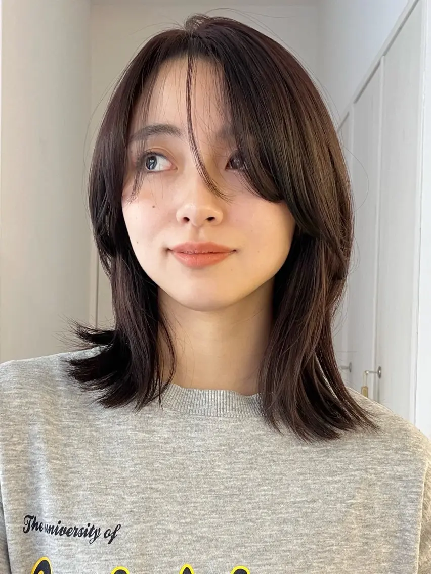 ミディアム 阿久津真衣 似合わせカットのヘアスタイル