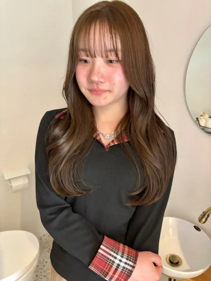ロング カラー ベージュカラー ブリーチ ヘーゼル ナチュラルヘア🦋 のの  YECCAのヘアスタイル