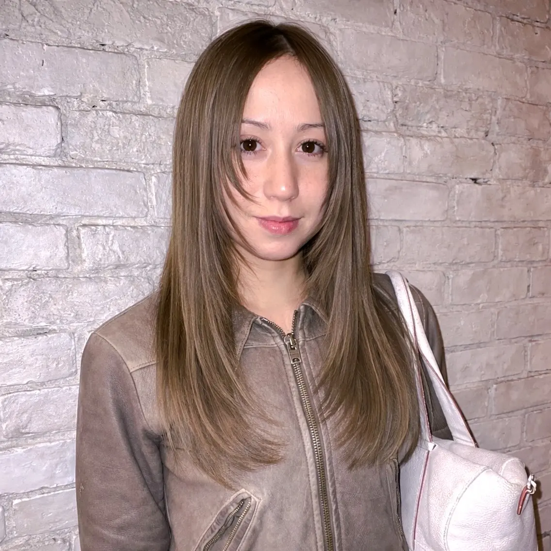 ミディアム カラー ブリーチ 透明感カラー 卒業式のヘアスタイル 髪質改善 トリートメント ヘアカラー トリートメント ズミ/レイヤー🦖艶 カラー/Wカラーのヘアスタイル